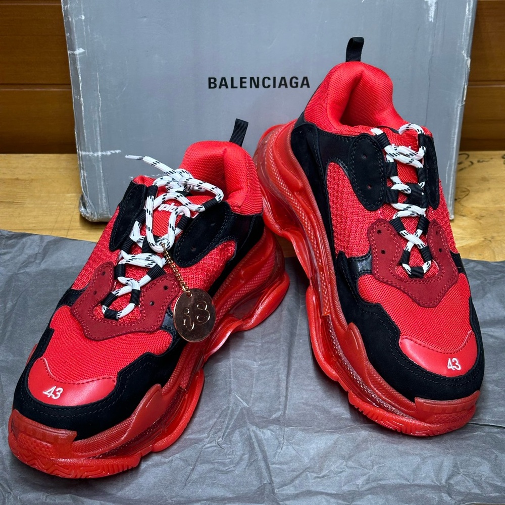 balenciaga size 43 or 9 in US